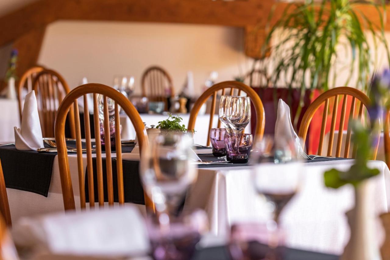Hotel Les Grillons Talloires Bagian luar foto